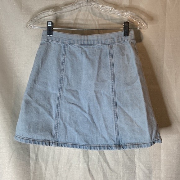 BDG Stone Washed Snap Front Light Denim Jean Pocketed Mini Skirt size XS - Picture 4 of 8